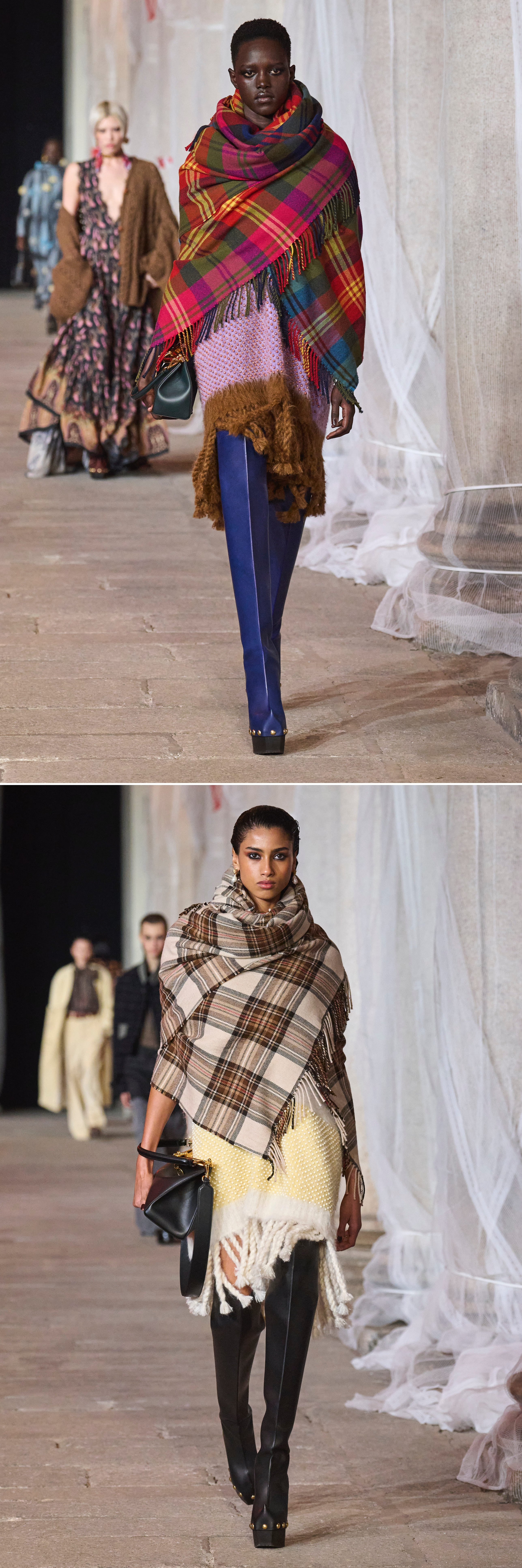 에트로 23 F/W 컬렉션에서 돋보인 숄 활용법